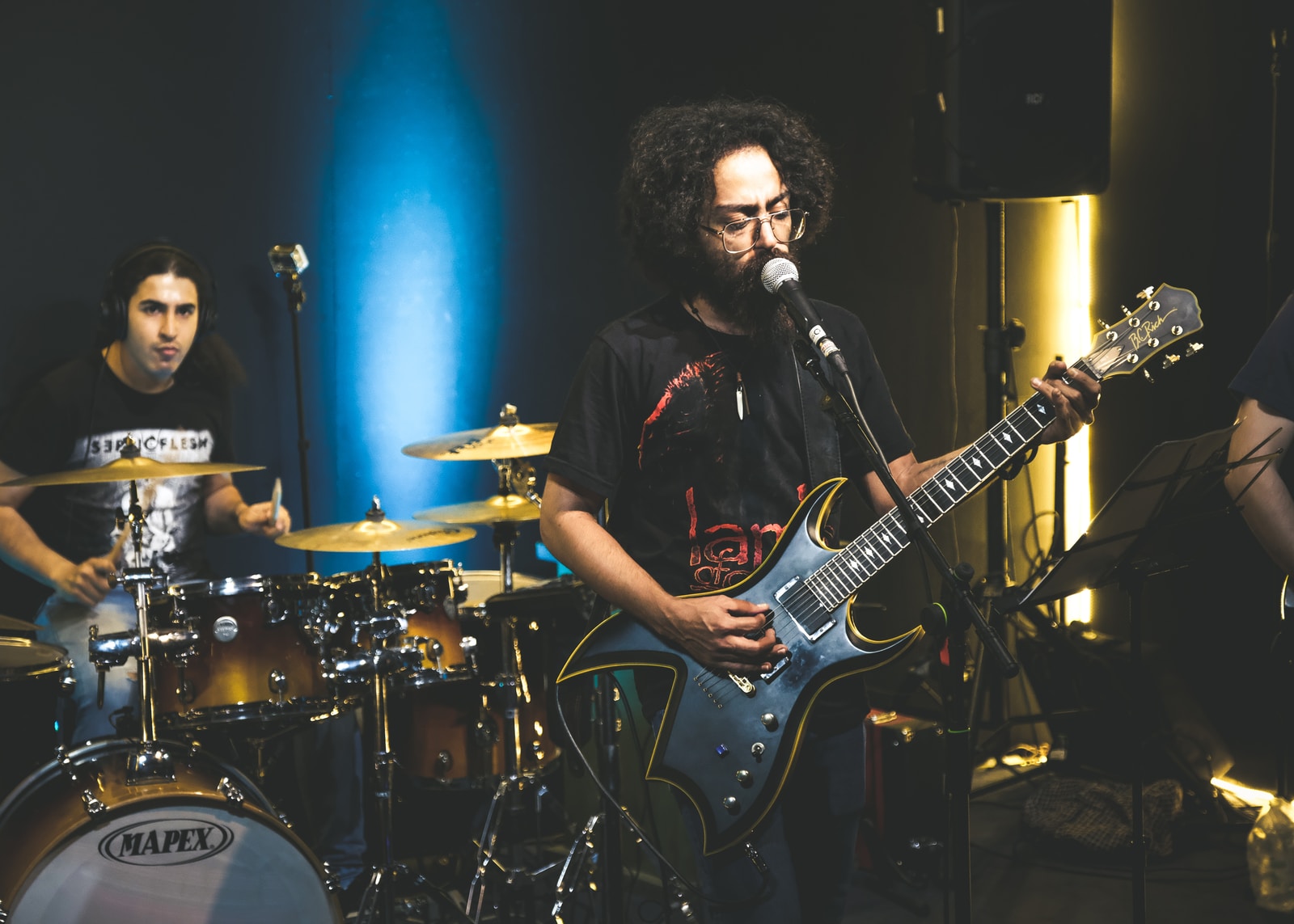 man in black shirt playing electric guitar